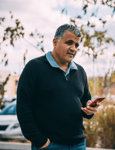 Agent using phone. 