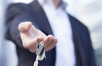 Man handing out apartment keys